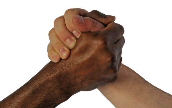 Senado aprova projeto que equipara crimes de injúria racial e racismo